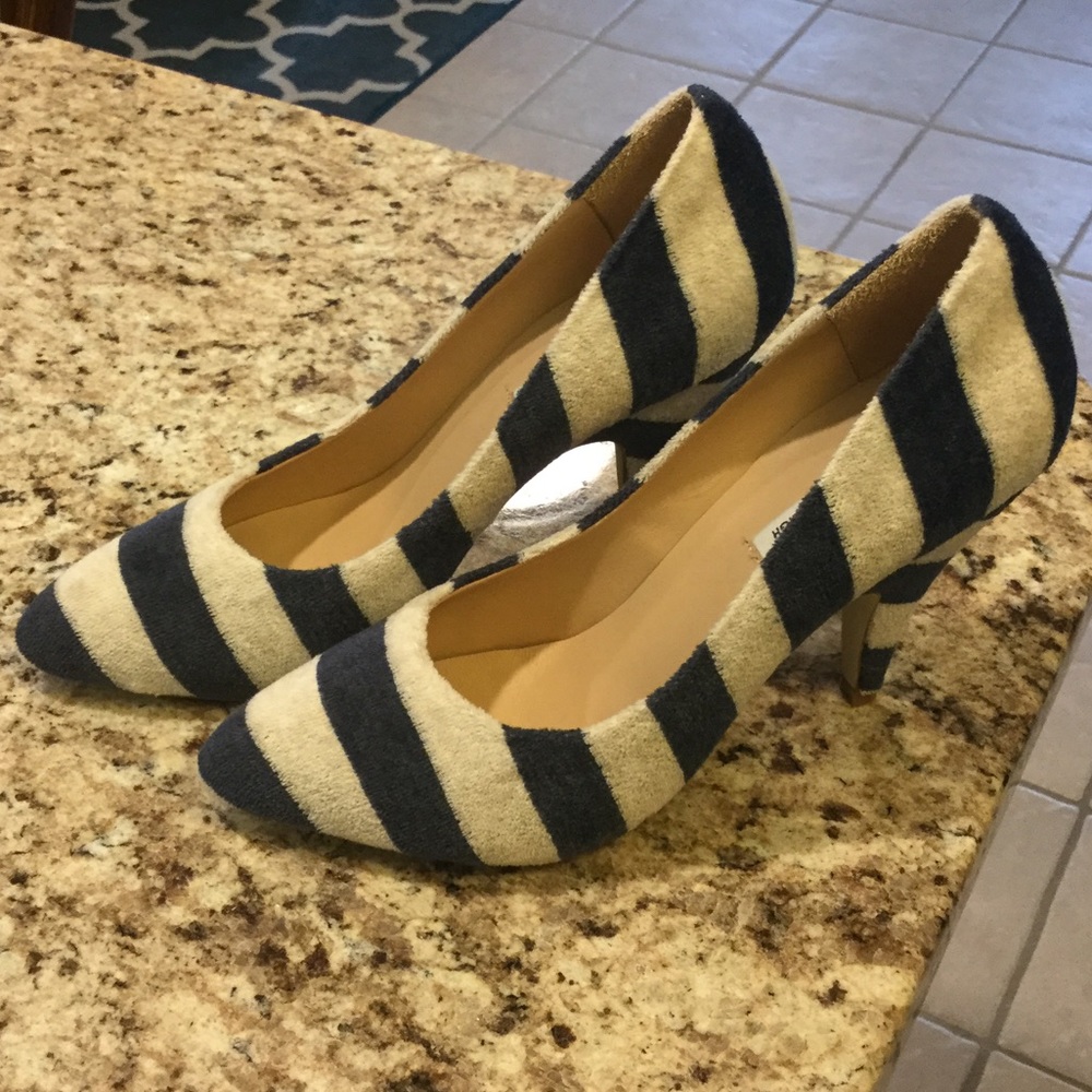 COPY - KATHRYN AMBERLEIGH Ladies striped pumps, Size 7